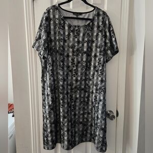 Elegant Black and Gray Patterned Dress